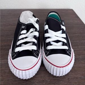 Pf Flyers Black LOW REIS sneakers in kids size 2.5